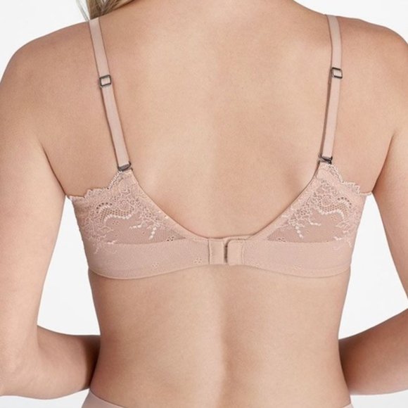 SPANX Undie-tectable Lightly Lined. NWT BRA. 32D - Picture 2 of 8